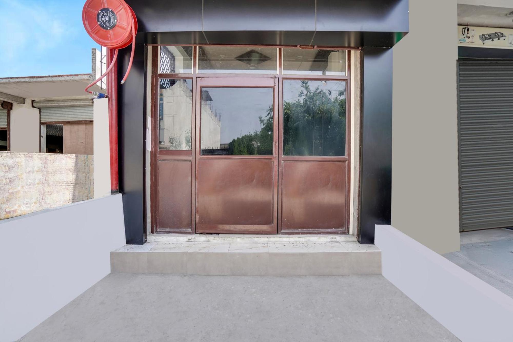 Hotel O The Moon Bareilly Esterno foto