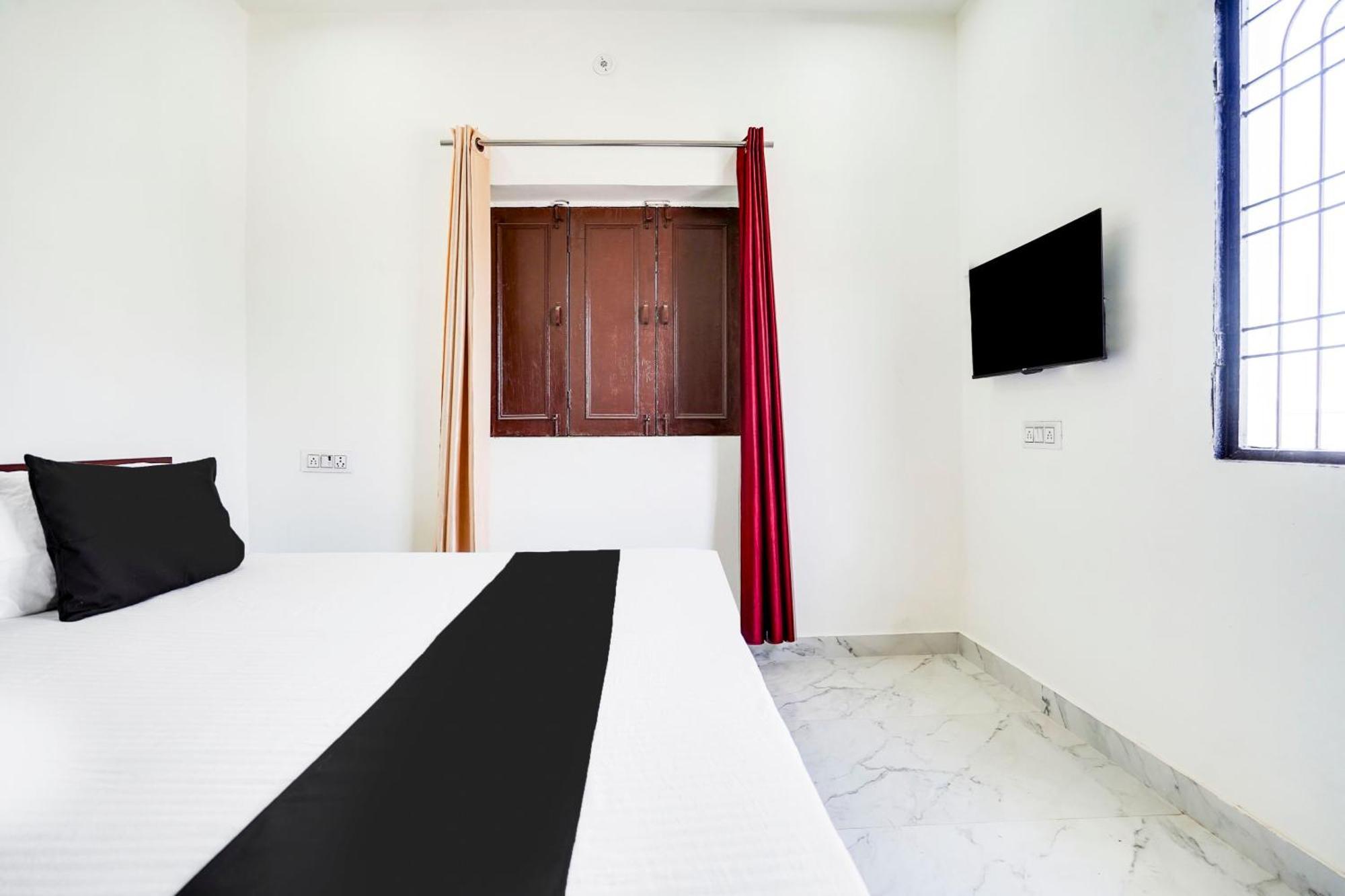 Hotel O The Moon Bareilly Esterno foto