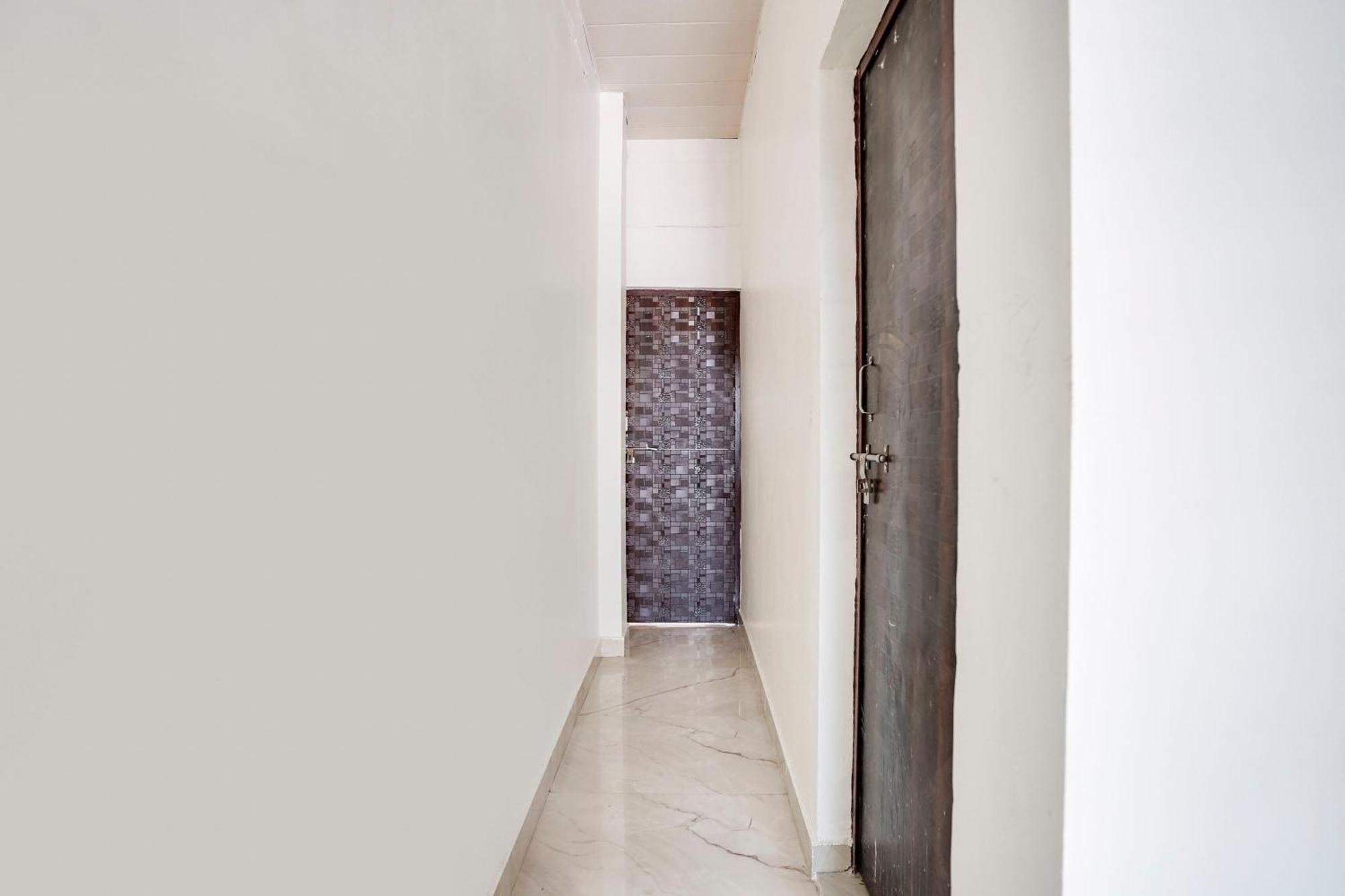 Hotel O The Moon Bareilly Esterno foto