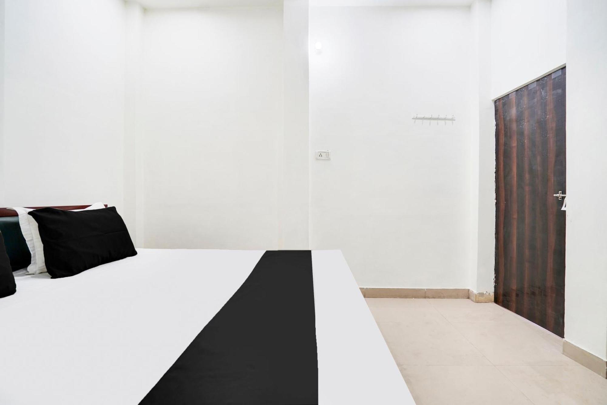 Hotel O The Moon Bareilly Esterno foto