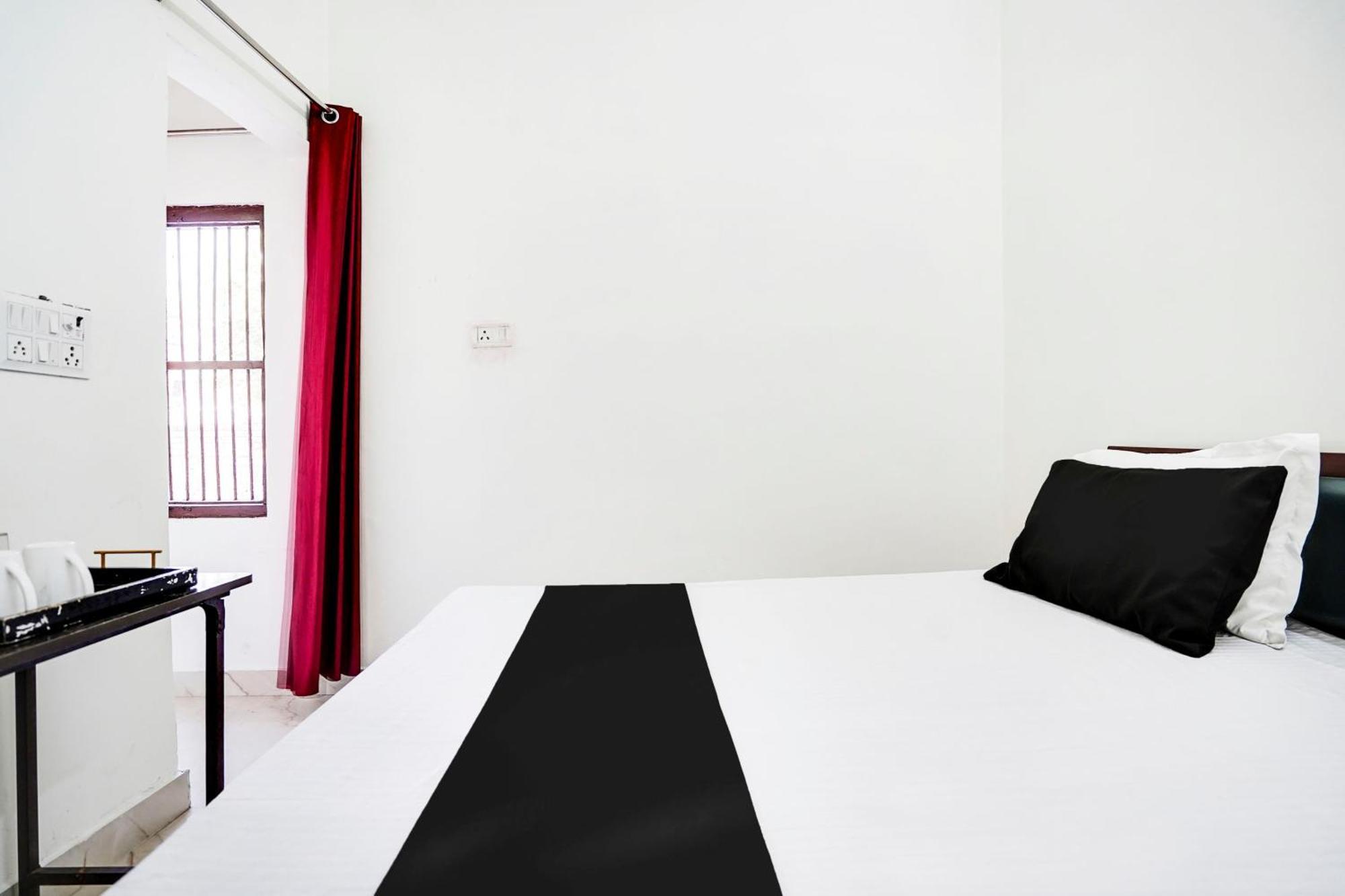 Hotel O The Moon Bareilly Esterno foto