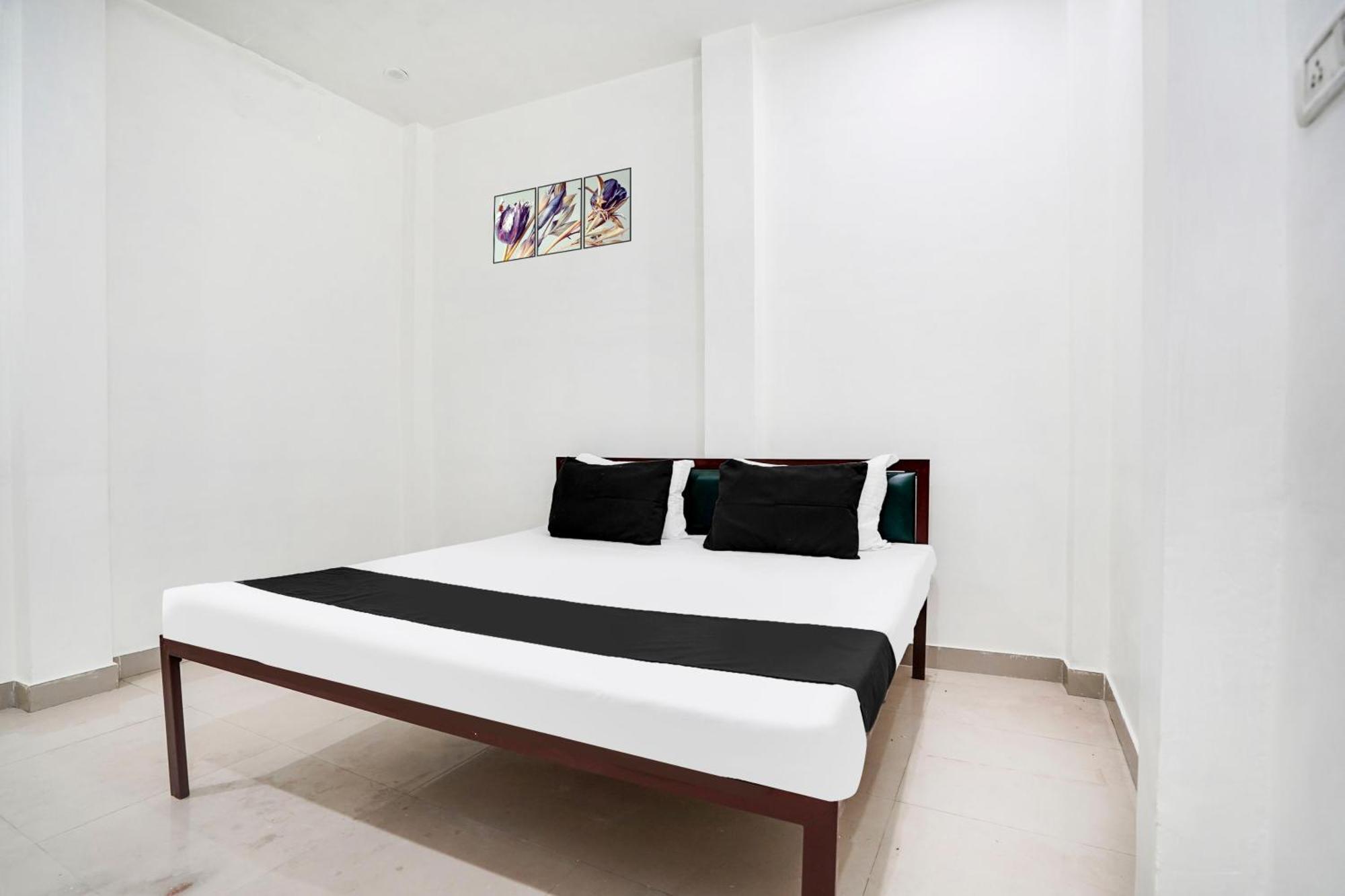 Hotel O The Moon Bareilly Esterno foto
