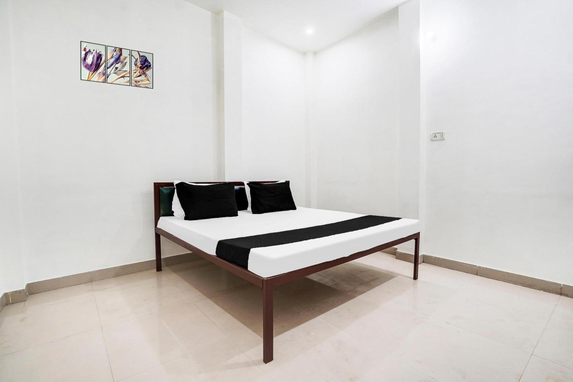 Hotel O The Moon Bareilly Esterno foto