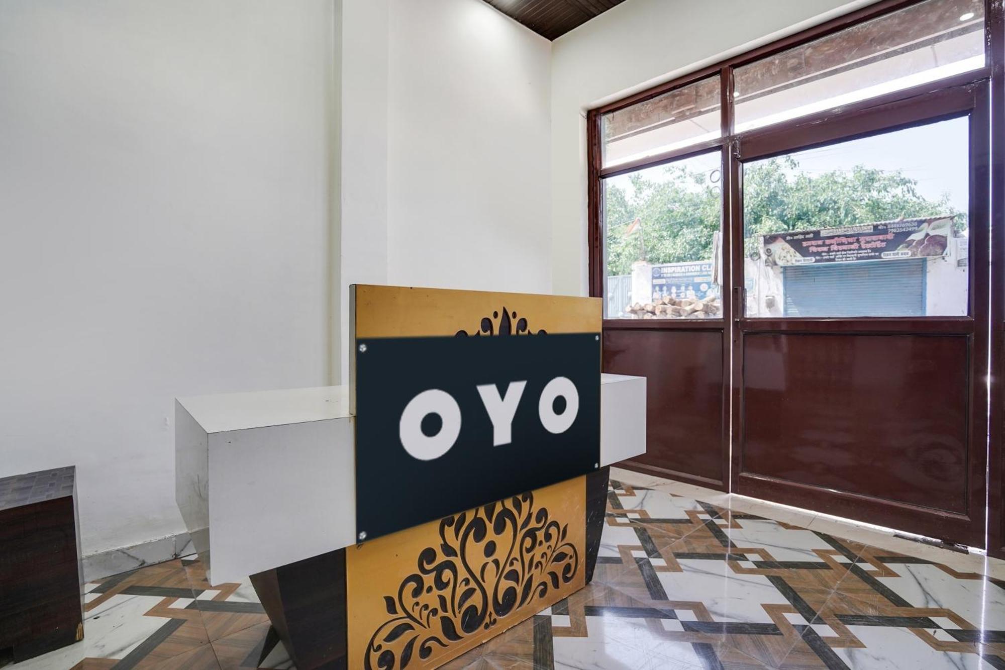 Hotel O The Moon Bareilly Esterno foto