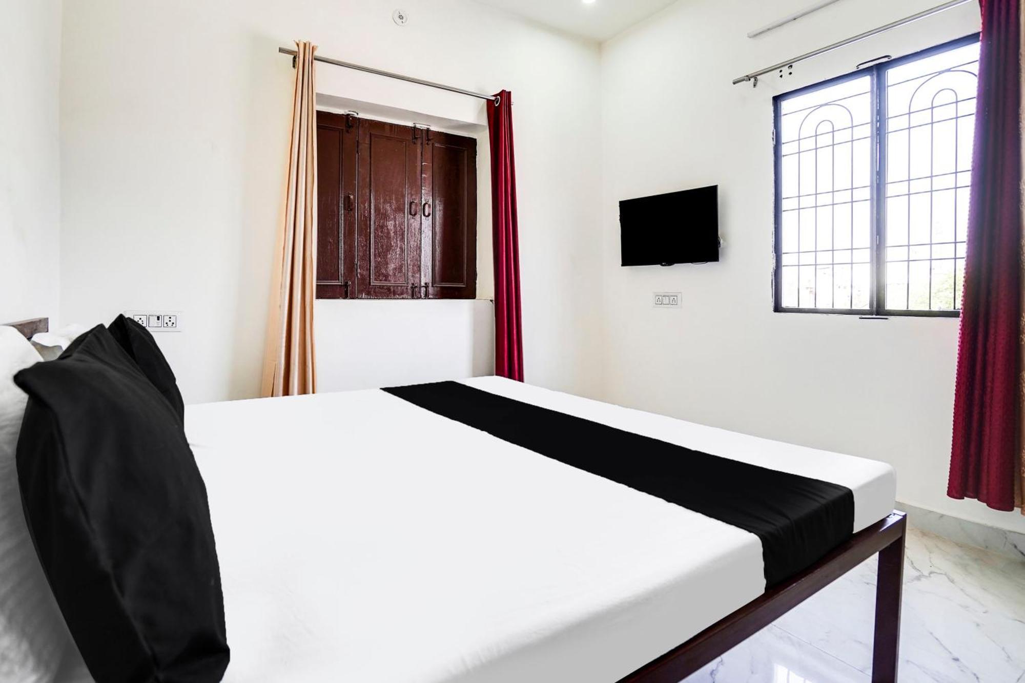 Hotel O The Moon Bareilly Esterno foto