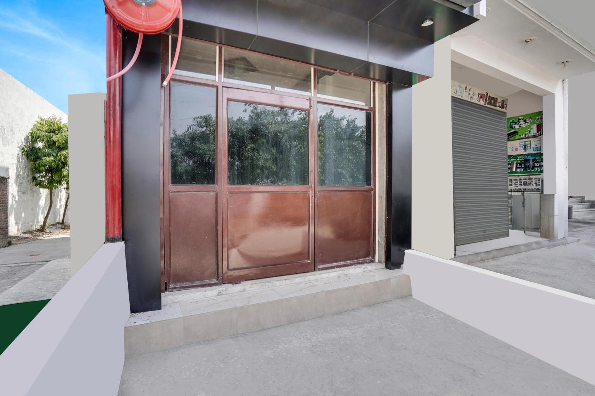 Hotel O The Moon Bareilly Esterno foto