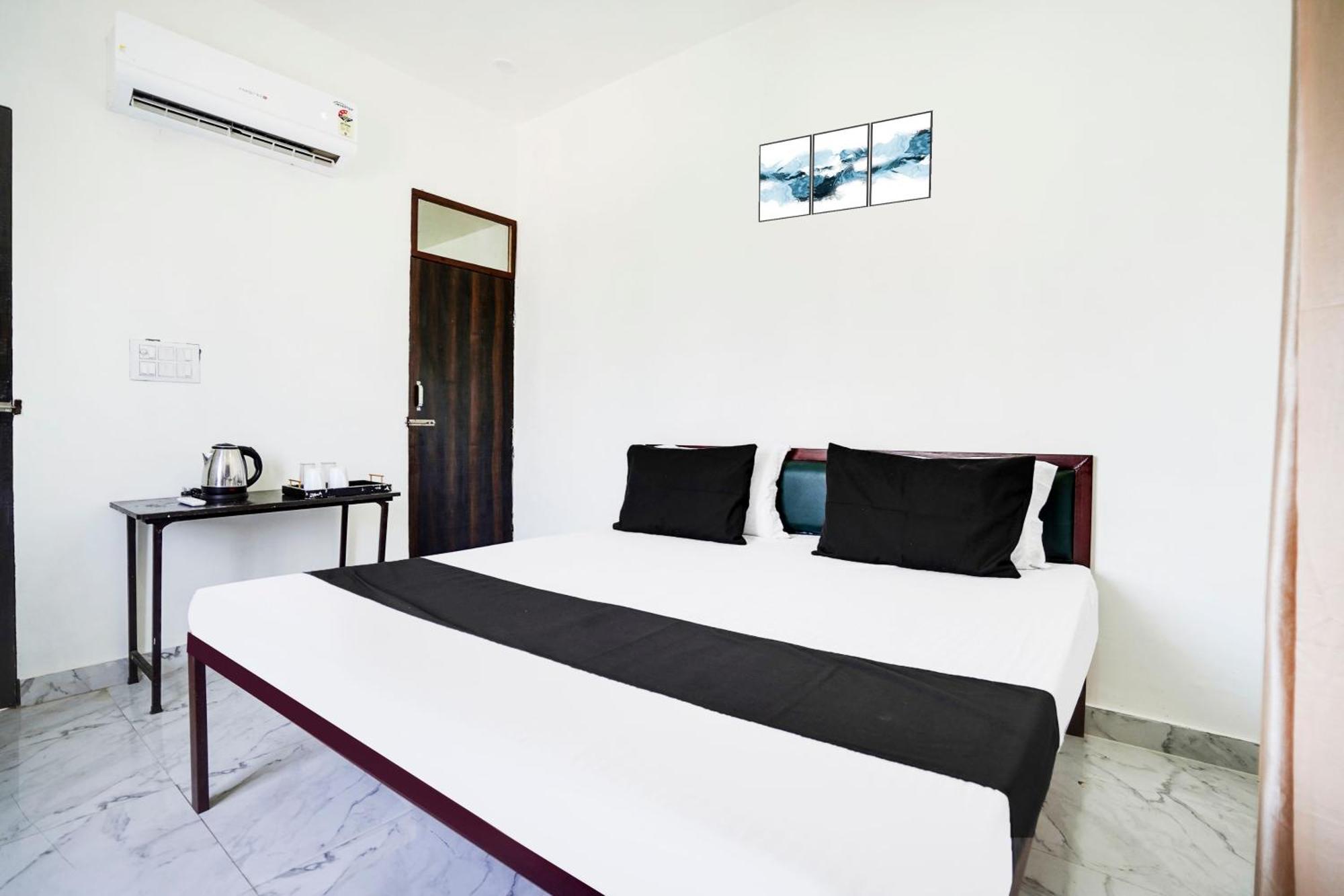 Hotel O The Moon Bareilly Esterno foto