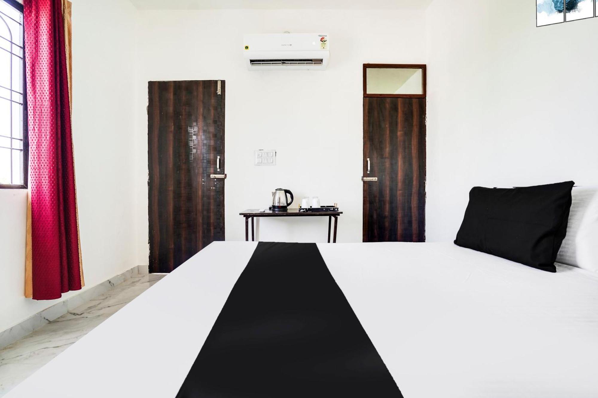 Hotel O The Moon Bareilly Esterno foto