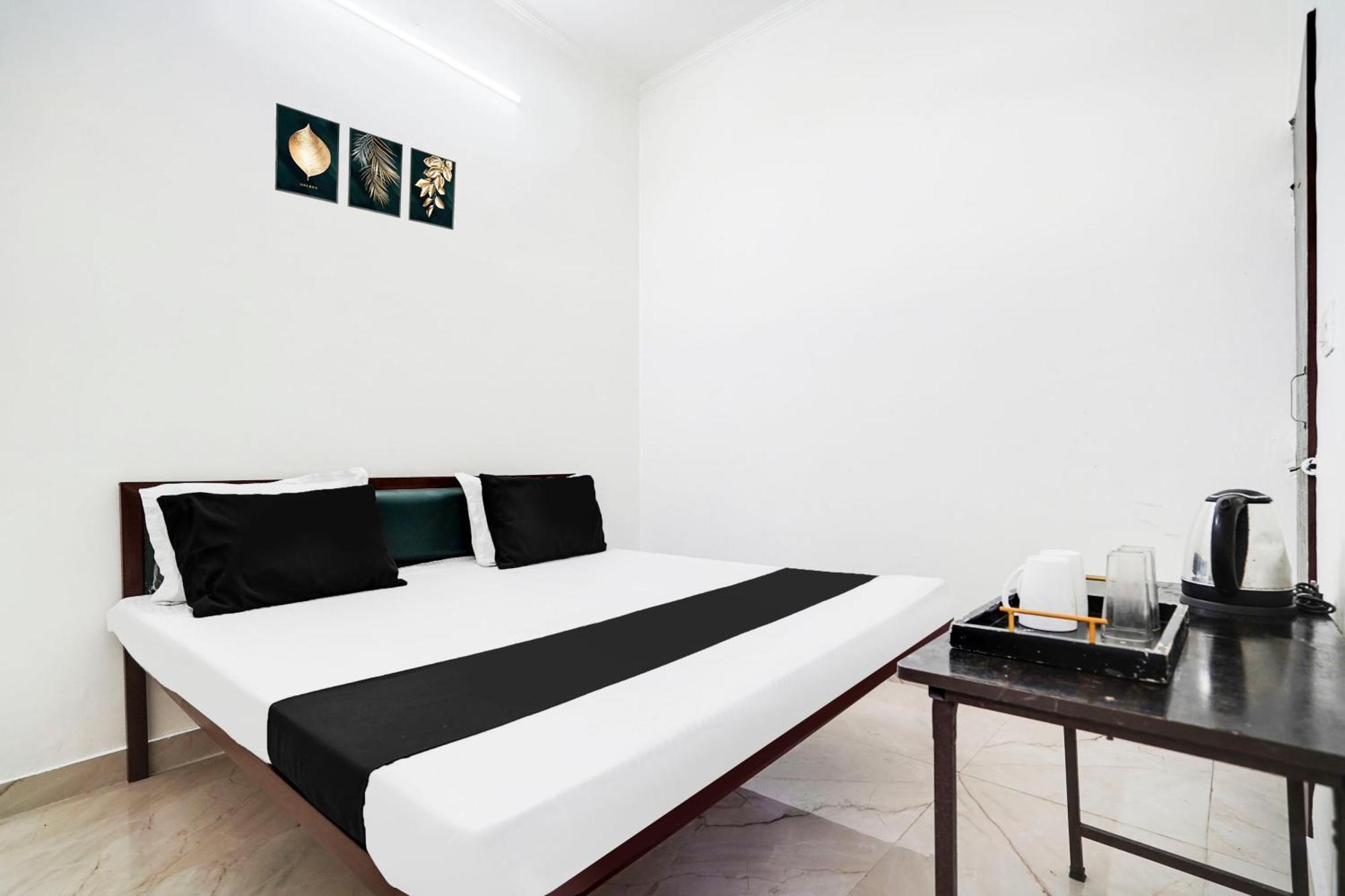 Hotel O The Moon Bareilly Esterno foto