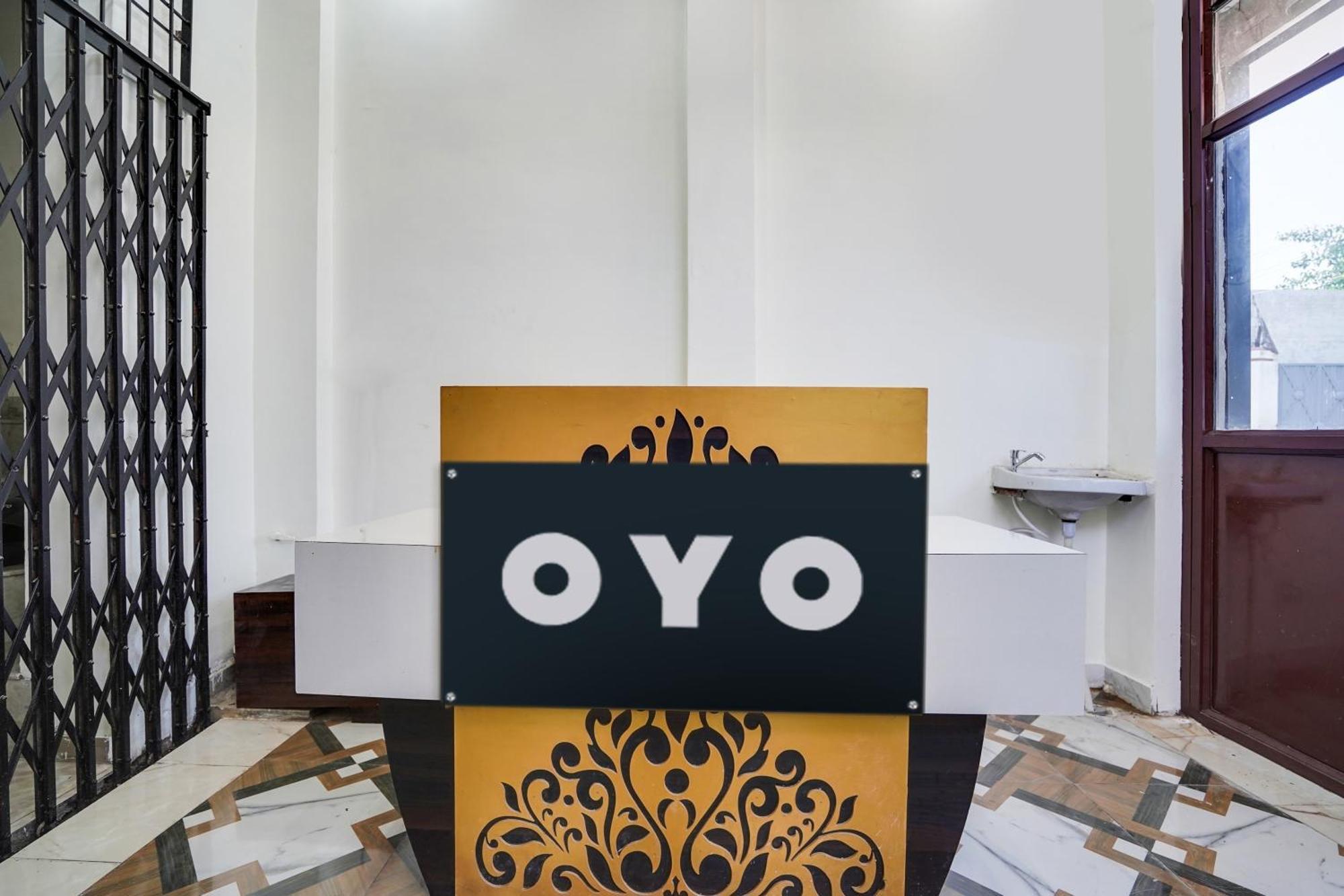 Hotel O The Moon Bareilly Esterno foto