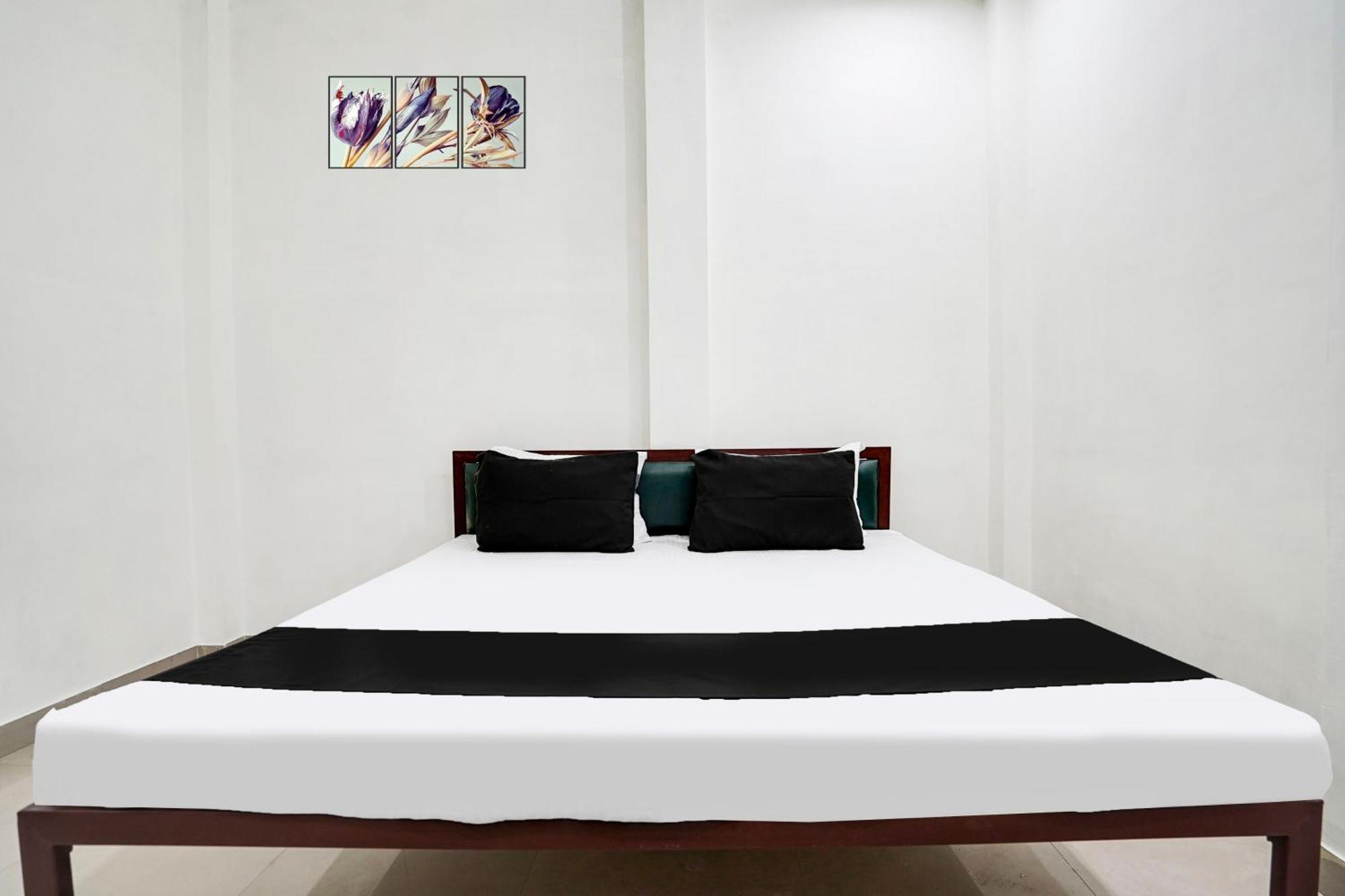 Hotel O The Moon Bareilly Esterno foto