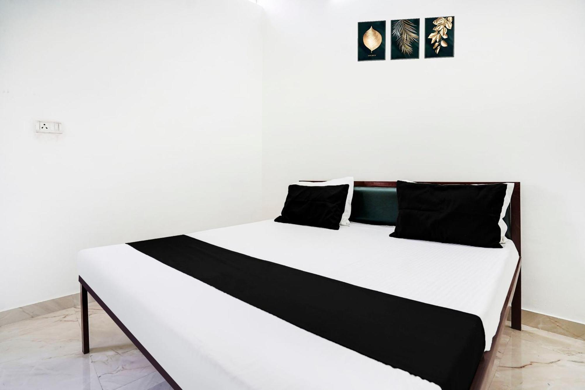 Hotel O The Moon Bareilly Esterno foto